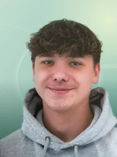 Profilfoto von Julian aus Mahlow. Berufswunsch: Fachlagerist/in und Kaufmann/-frau - Einzelhandel. Branche: Verkauf, Handel.