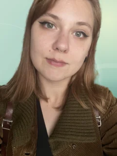 Profilfoto von Evelin aus Ulm. Berufswunsch: Catering-Hostess / Host und Empfangsmitarbeiter/in. Branche: Gastronomie, Hotellerie, Tourismus.