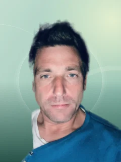 Profilfoto von Nenad aus Obertal. Berufswunsch: Model. Branche: Design, Musik, Tanz, Schauspiel.