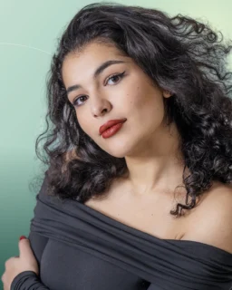 Profilfoto von Sarah aus Essen. Berufswunsch: Abo-Verkäufer/in und Empfangschef/in (Hotel). Branche: Design, Musik, Tanz, Schauspiel und Events, Messen, Promotion.