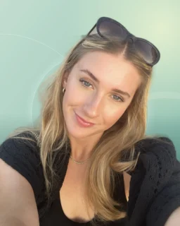 Profilfoto von Nelly aus Ober-Ramstadt. Berufswunsch: Servicekraft. Branche: Kundenservice.
