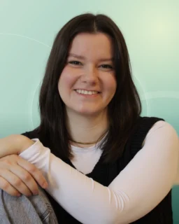 Profilfoto von Leonie aus Erfurt. Berufswunsch: Catering-Hostess / Host und Empfangsmitarbeiter/in. Branche: Design, Musik, Tanz, Schauspiel und Events, Messen, Promotion.