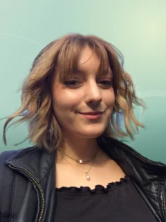 Profilfoto von Mona aus Nürnberg. Berufswunsch: Content-Manager/in und Journalist/in. Branche: Design, Musik, Tanz, Schauspiel und Events, Messen, Promotion.