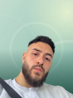 Profilfoto von Enes aus Aachen. Berufswunsch: Fahrer/in. Branche: Schmuck, Edelsteine, Musikinstrumentenbau und Verkauf, Handel.