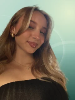 Profilfoto von Sophie aus Mechernich. Berufswunsch: Mediendesigner/in. Branche: Design, Musik, Tanz, Schauspiel.