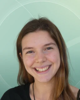 Profilfoto von Sarah aus München. Berufswunsch: Biologe/Biologin und Erntehelfer/in. Branche: Landwirtschaft, Garten.