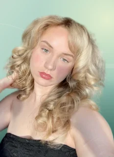 Profilfoto von Jana aus Olpe. Berufswunsch: Affiliate-Manager/in und Empfangs-Hostess / Host. Branche: Beratung, Consulting und Design, Musik, Tanz, Schauspiel.