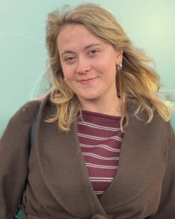Profilfoto von Sarah aus Lohmar. Berufswunsch: Bürohelfer/in. Branche: Design, Musik, Tanz, Schauspiel und Events, Messen, Promotion.