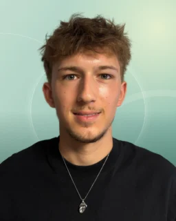Profilfoto von Henrik aus Groß-Bieberau. Berufswunsch: Model und Designer/in – Mode. Branche: Textilien, Bekleidung, Leder.