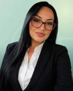 Profilfoto von Amina aus Mörfelden-Walldorf. Berufswunsch: Kaufmann/-frau – Büromanagement. Branche: Kundenservice und Management.
