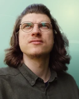 Profilfoto von Dominik aus Oer-Erkenschwick. Berufswunsch: Apotheker/in. Branche: Design, Musik, Tanz, Schauspiel und Haushalt, Babysitting.