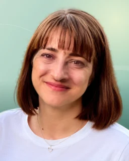 Profilfoto von Angelina aus Karben. Berufswunsch: Bürohelfer/in und Empfangsmitarbeiter/in. Branche: Kundenservice und Gastronomie, Hotellerie, Tourismus.