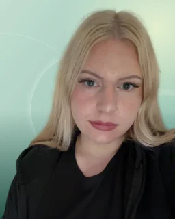 Profilfoto von Nina aus Ganderkesee. Berufswunsch: Paketzusteller/in und Warenverräumer/in. Branche: Kundenservice.
