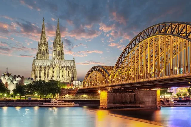 Stadtansicht von Köln – Personal und Jobs bei CALUMA