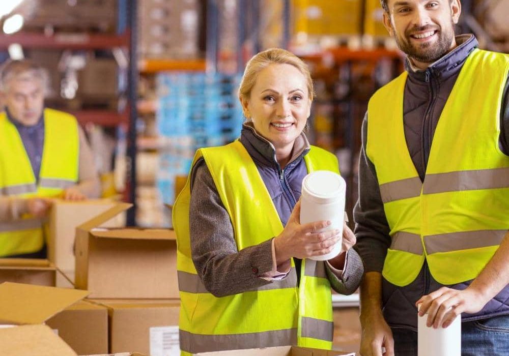 Lagerhelfer-in-Beruf-Job-Gehalt-Verdienst-Ausbildung-Studium-Bewerbung-Lebenslauf-Karriere-suchen-finden.jpg Lagerhelfer per Personalvermittlung finden und buchen