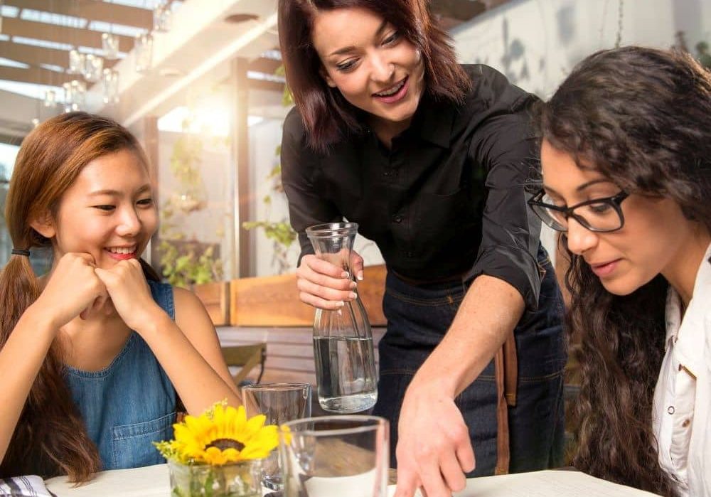 Servicekraft-Beruf-Job-Gehalt-Verdienst-Ausbildung-Studium-Bewerbung-Lebenslauf-Karriere-suchen-finden Servicekraft per Personalvermittlung finden und buchen