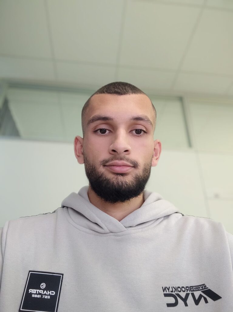 Profilbild von Azeem